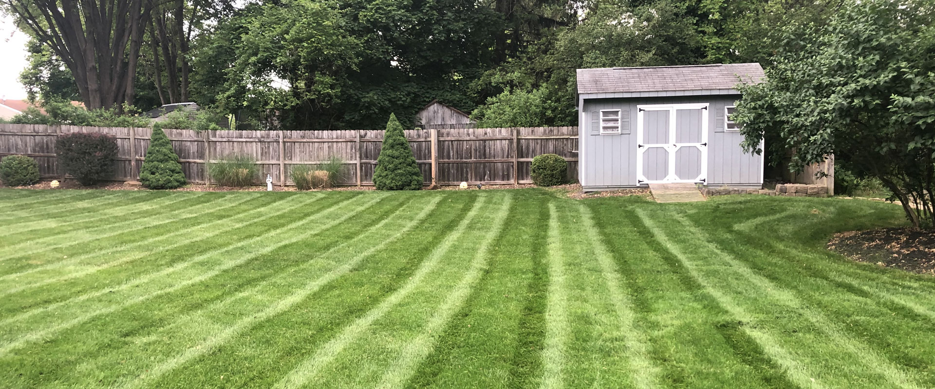 MARINO'S LAWN CARE LLC logo